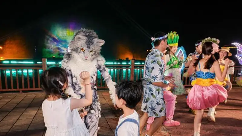 济南动物园夜探动物趣游 古城文旅新韵点亮暑期夜色