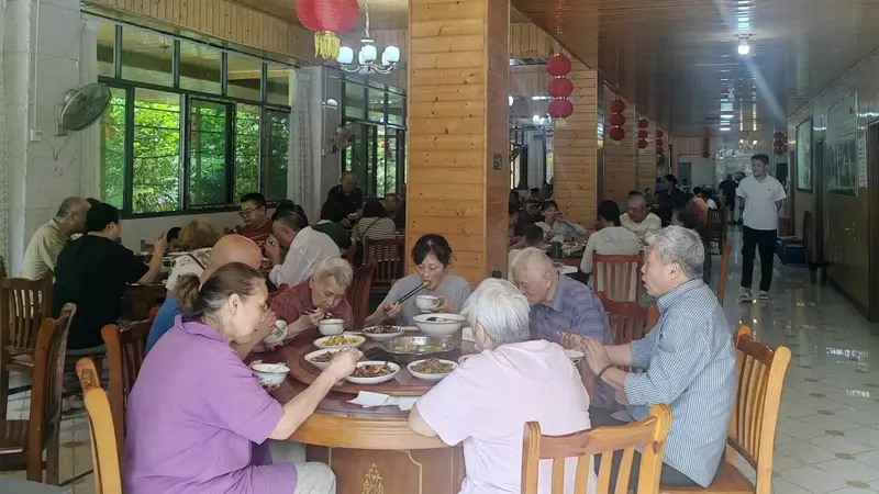习水县吼滩村：凉意清风起避暑客满楼