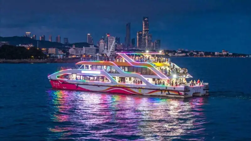 青岛百年栈桥启幕海上夜游 夏夜海风里饮鲜啤品城韵