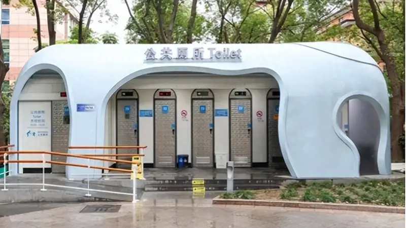 没想到，让欧洲人破防的，不是中国宏伟建筑，而是街头免费的公厕