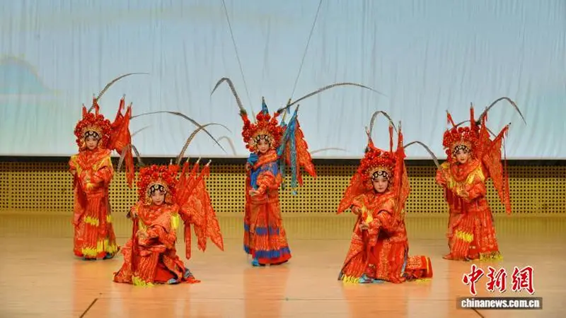 山西青少年戏曲成果展演太原启幕 “小梅花”传承国粹薪火