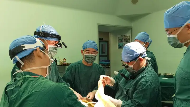 无影灯下，点燃生命与希望——记解放军总医院第四医学中心骨科医学部军医赵建文
