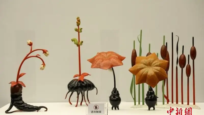 全国19所高校师生的百余件漆艺作品亮相中国当代漆艺术作品展