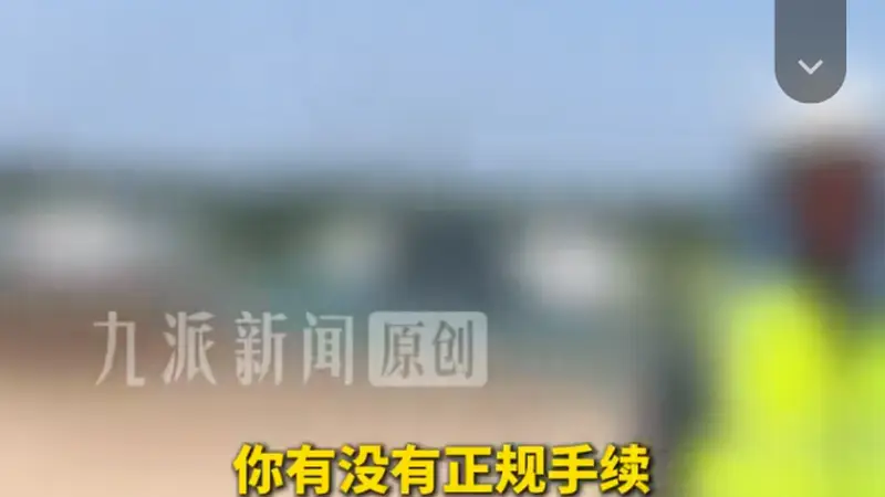 博主称万岁山景区旁现“李鬼”停车场，被摇旗引导入场，收费20元，当地回应：已关停