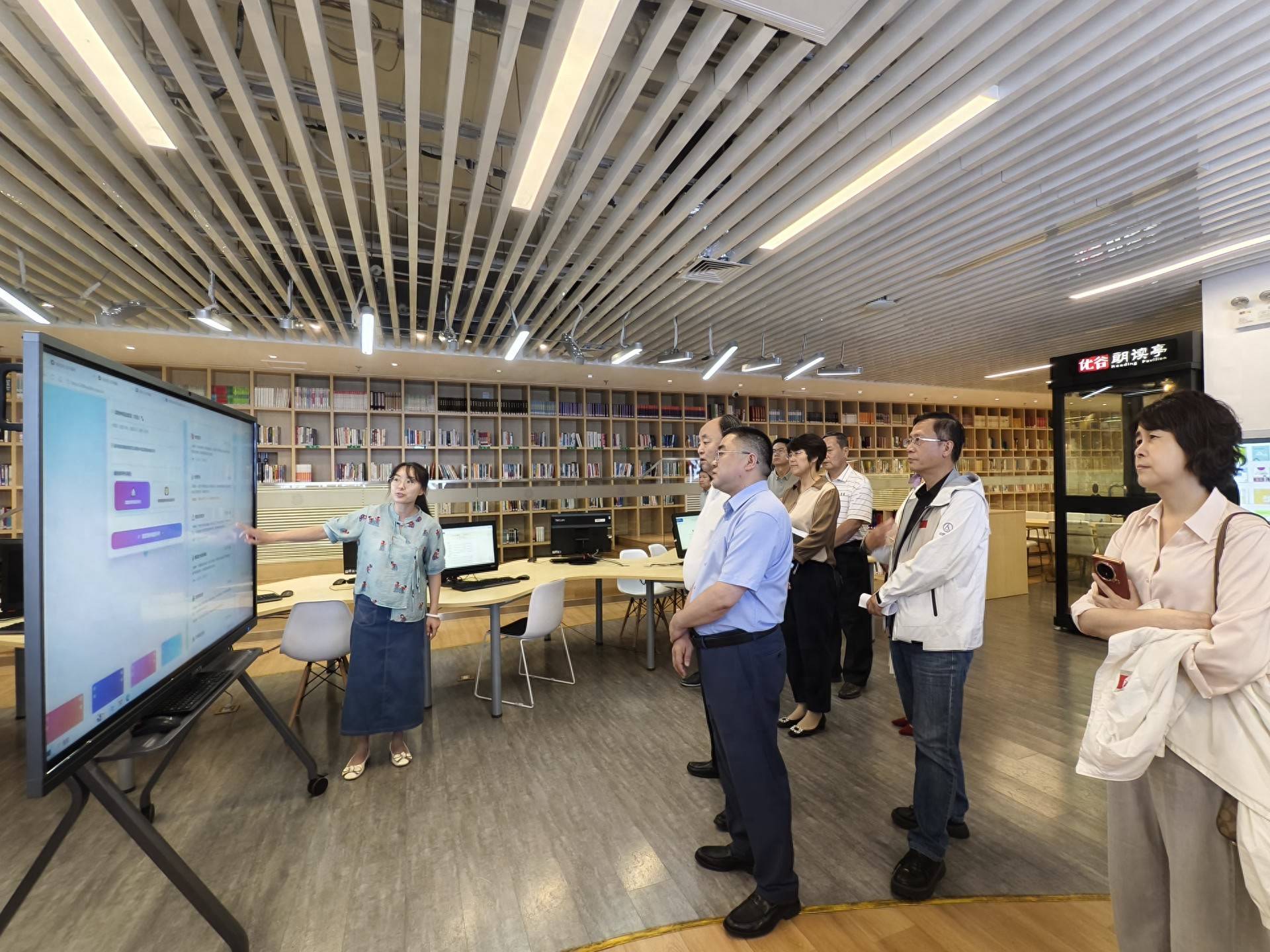 市教委：北京1400余所中小学、183万学生实现AI通识课全覆盖