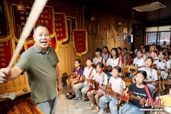 广西侗乡学子暑期学艺传非遗