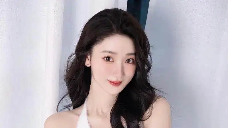 恭喜辽宁男篮新星刘雁宇恋情公开，女友身高超170厘米，高颜值电竞主持人