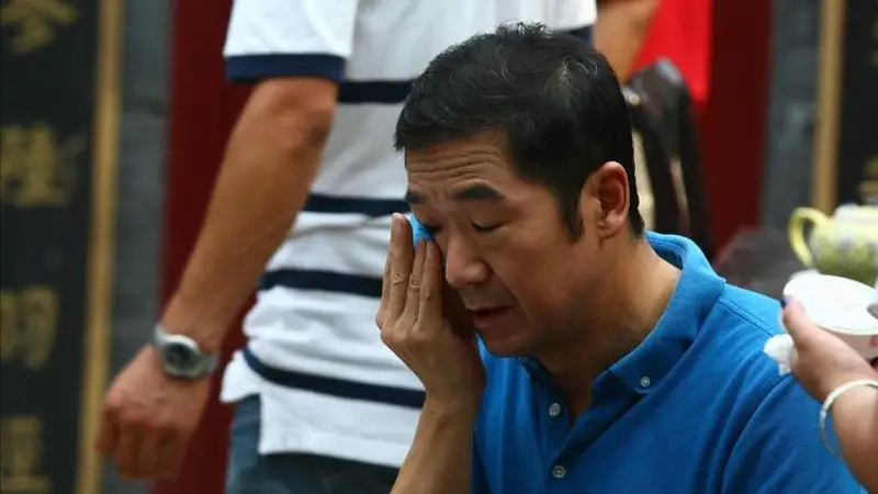 邓婕悼念“刘姥姥”一句话配上两张图,意外扭转张国立家庭口碑