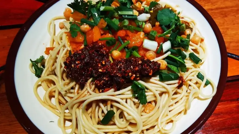 文食肆热干面:包裹中的武汉味道与乡愁记忆