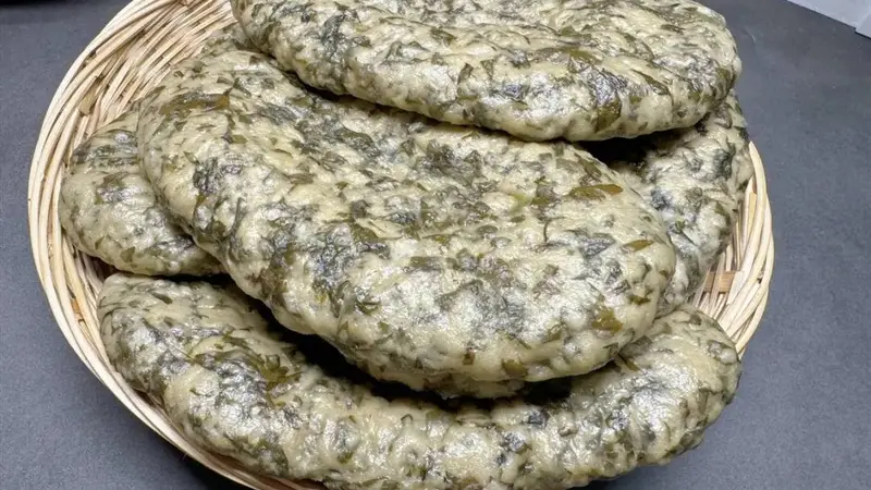 古城里的蒸饼带着文艺烟火气,混着粗粮蔬菜比肉香,蒸的风味更温柔