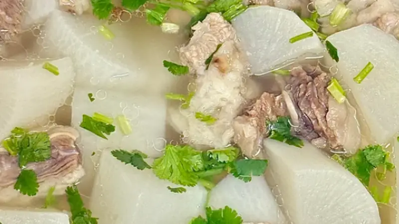 不倚酱料不重香辛，家常清汤牛腩尽显本味鲜甜