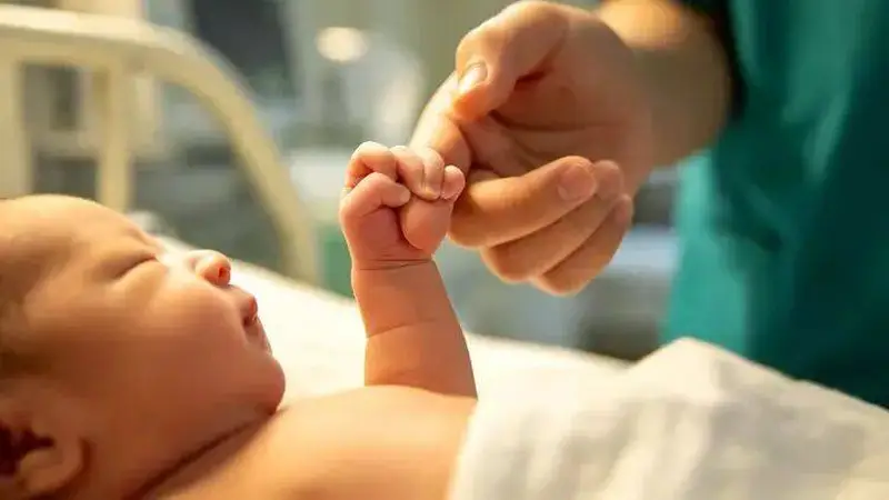 南阳古城妇产温度：2次宫内手术8次住院280天守护 双胎妊娠闯过罕见胎儿重症关