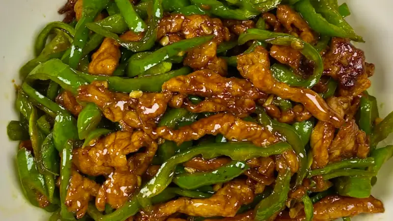 青椒肉丝制作重点 火候调味成就日常美味
