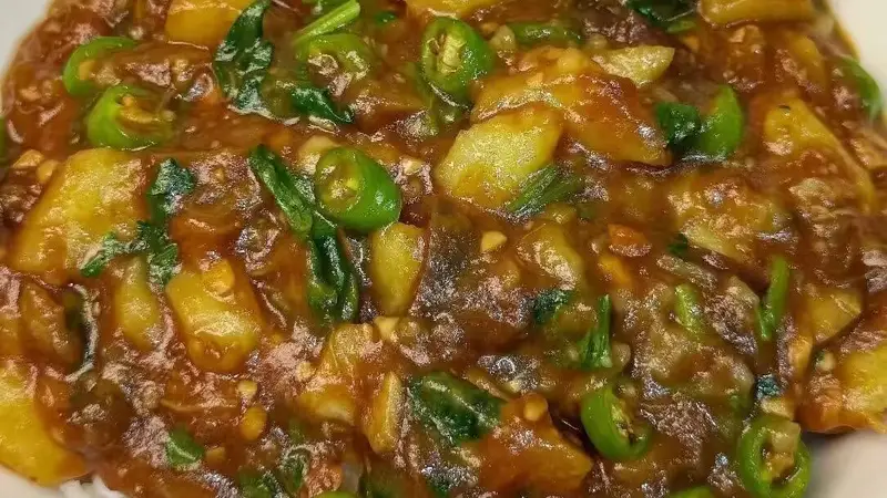 酱香浓郁土豆炖茄子，拌饭一绝的家常美味