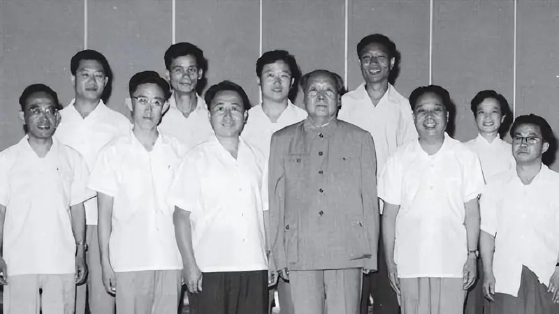 69年厨师失误做了道苦瓜炒鸡丁，毛主席笑问：这是新发明吗？