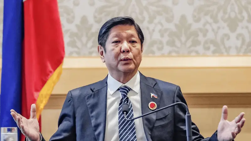 没时间了,菲军接到拖船通知,马科斯已经妥协,确定堵死美军后路