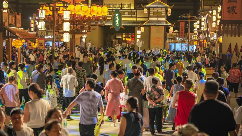 白天登雄关，夜晚游三国！大蜀道不夜城多元业态留住四方游客