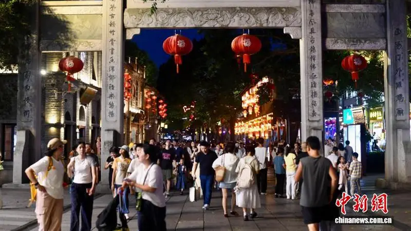 福州暑期坊巷游人气火爆