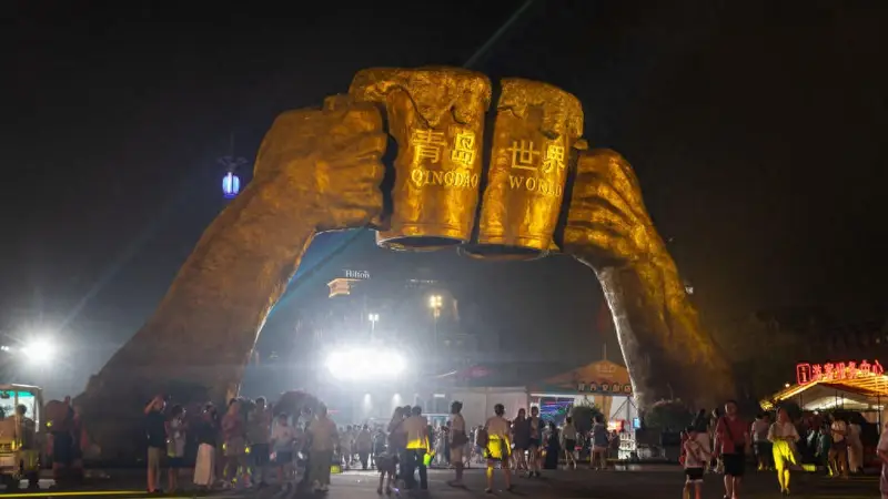 青岛西海岸金沙滩啤酒城 古城夏夜漫溢文艺氛围里的星光夜宴