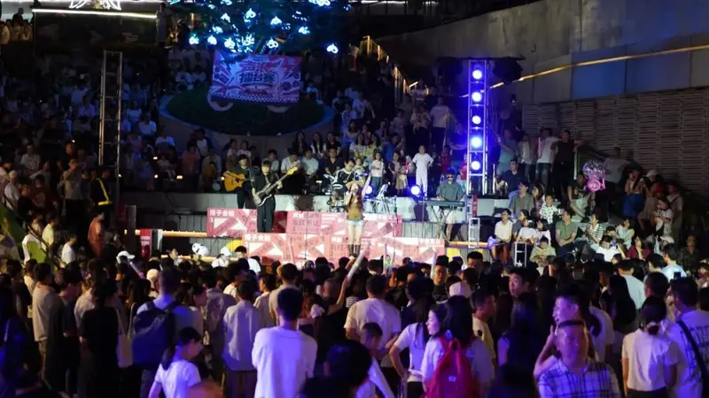 擂台燃动夏夜！贵阳路边音乐会解锁沉浸式新玩法