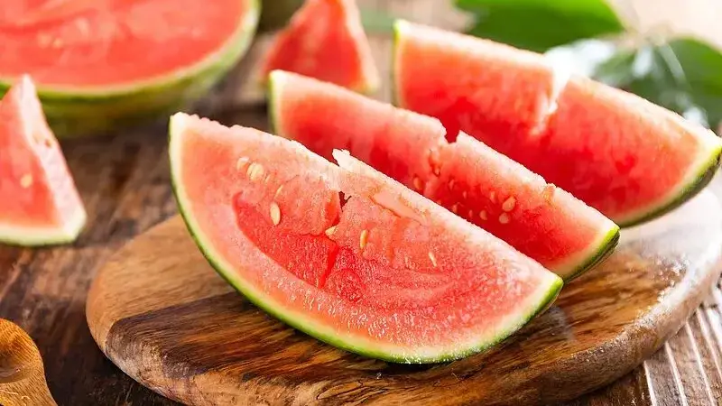 【健康科普】隔夜西瓜一口8400个细菌？隔夜食物到底能不能吃？真相是……
