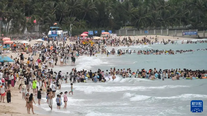 三亚暑期文旅受热捧 古城畔的海风里藏着文艺烟火气