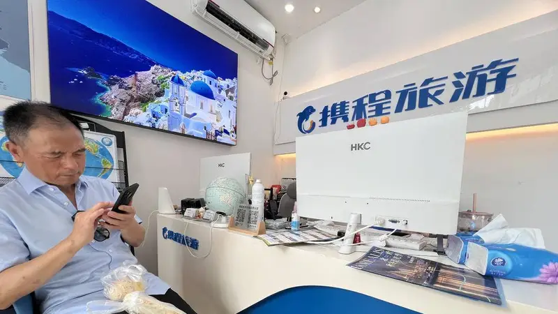 赶着暑期游的“末班车”，“乘凉亲子团”团费比7月份略涨