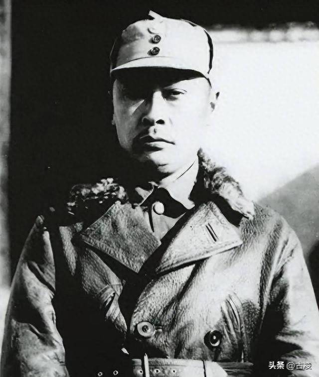 从长征到解放战争，几乎不见朱德身影，他凭什么是十大元帅之首？