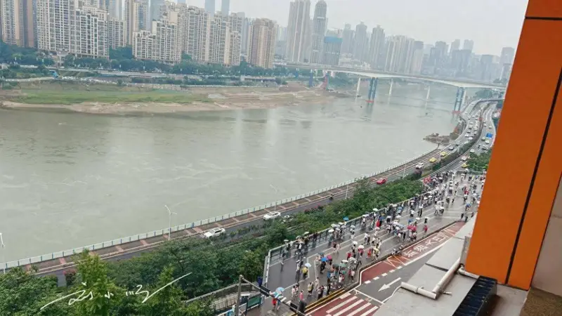 重庆这个“网红打卡点”太匪夷所思!本地人都懵了:到底拍什么?