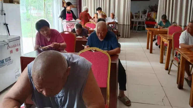 杨善庙以孝治家大食堂:一碗热汤藏温度,一餐家常承初心