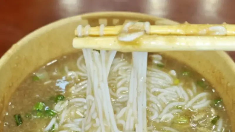 细粉吸饱江河鲜醇，配油条同吃解锁极致早餐风味
