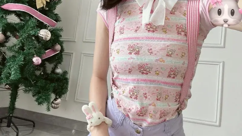 古城文艺视角下：11岁女孩的“女儿服”风波里，家长与孩子的文化认知错位引人深思