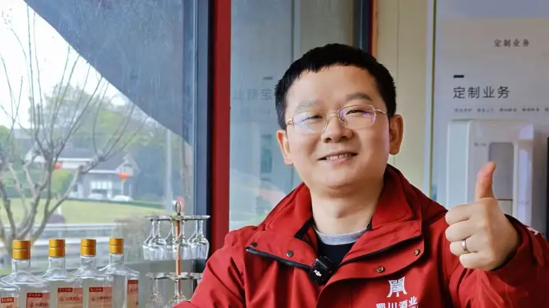 古城里的酒海逸事：鼎的原酒传承里藏着中式酒文化的新微光