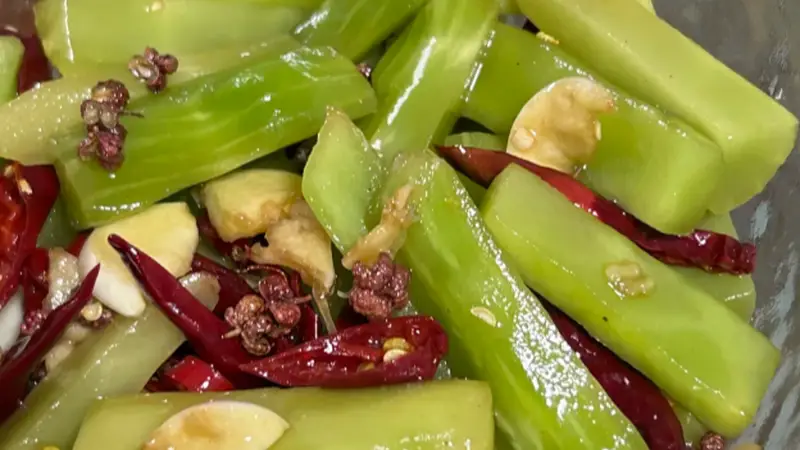 南昌早餐标配小菜是什么？脆爽腌莴笋清爽解腻