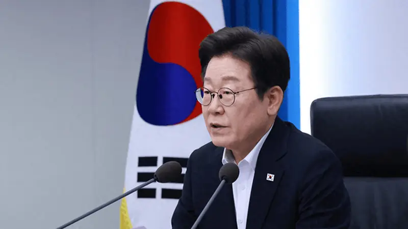特朗普打脸韩国，李在明反手把“巴掌印”当勋章戴，这招真够绝的