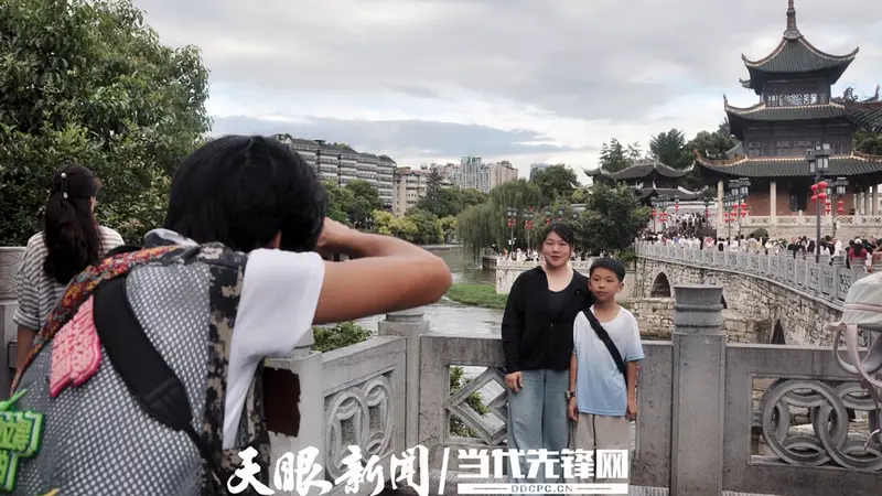 “拍张美照发朋友圈!”