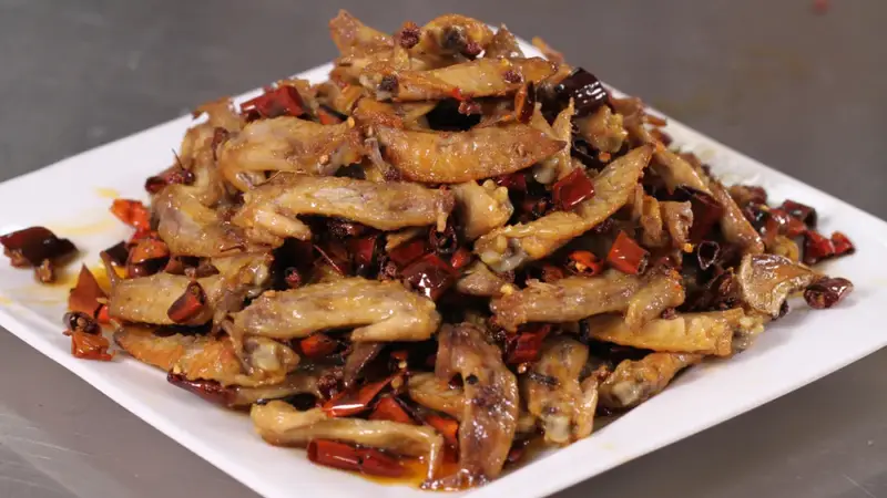 做法简单又美味的辣卤小零食麻辣鸡翅尖，学会这个配方，在家轻松自制
