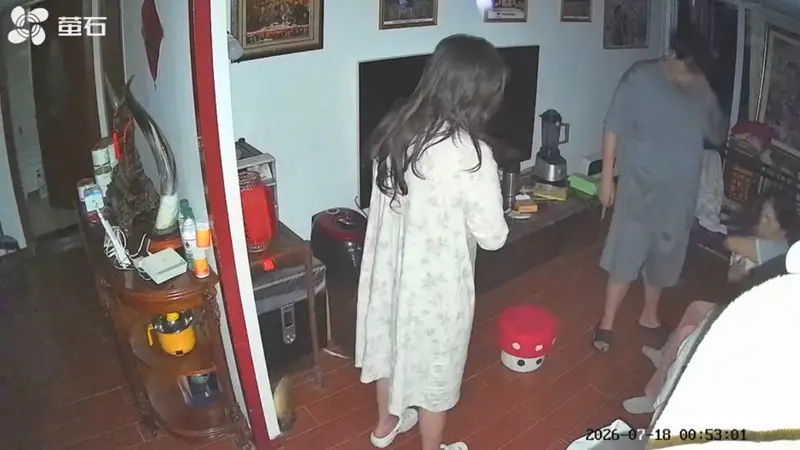 青岛月嫂看护时睡着致婴儿摔落机构：涉事月嫂已下岗正协商赔偿