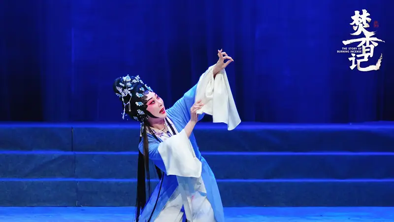 七尺水袖诉悲怨：李嘉宜携红派经典《焚香记·打神》亮相北京