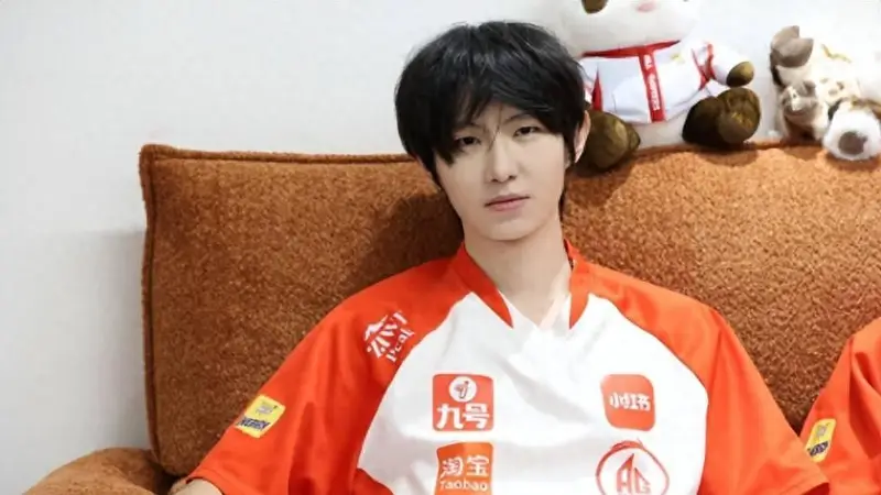 古城电竞梦燃，AG超玩会赴生死之约，菲姐探营鼓士气助一诺争胜