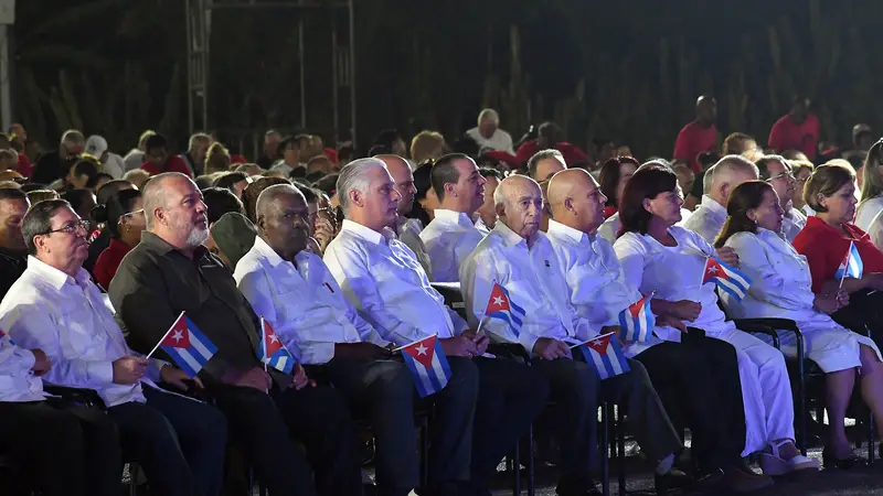 古巴比那尔德里奥古城洋溢文化氛围 民众共庆7·26国家起义日