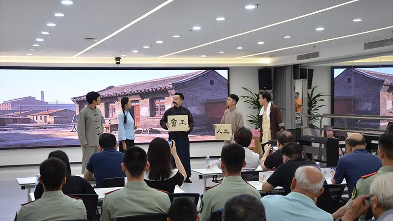 白纸坊古城里的双拥文艺热：《薪火小熔炉》首演燃动街巷温情