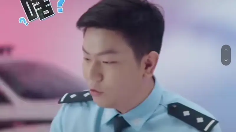 男子愤怒报警：大盘鸡怎么能有土豆，这是欺诈，90后民警耐心调解，最终老板免单；男子整盘吃完后不忘念叨：正宗大盘鸡哪有放土豆的