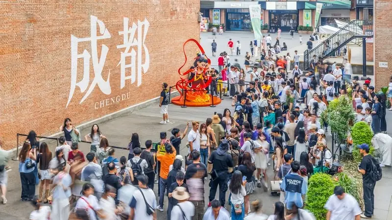 暴涨超两成！外国游客疯狂涌入中国，中国公厕撕碎西方刻板印象