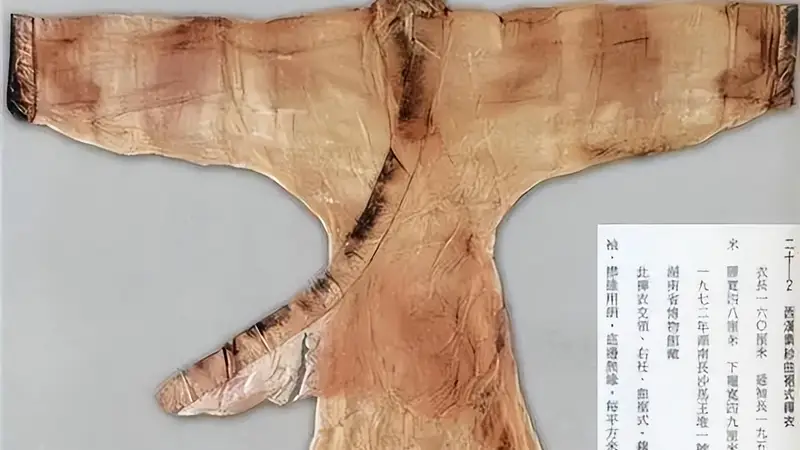为何世人都怀疑王莽是“穿越者”？看看他的妻子穿的什么？