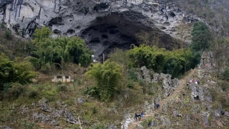 中国最后的穴居部落, 政府为了开发旅游修建了观光索道