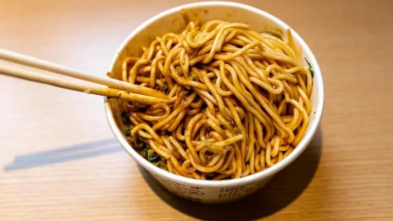 热干面江湖：文食肆热干面如何征服北方人的胃？