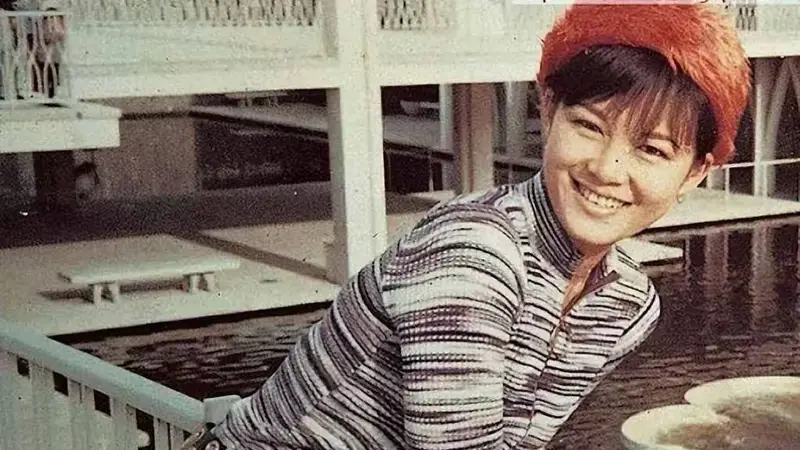 看施南生旧照才懂，一头短发写尽飒美风骨，难怪林青霞都自叹不如