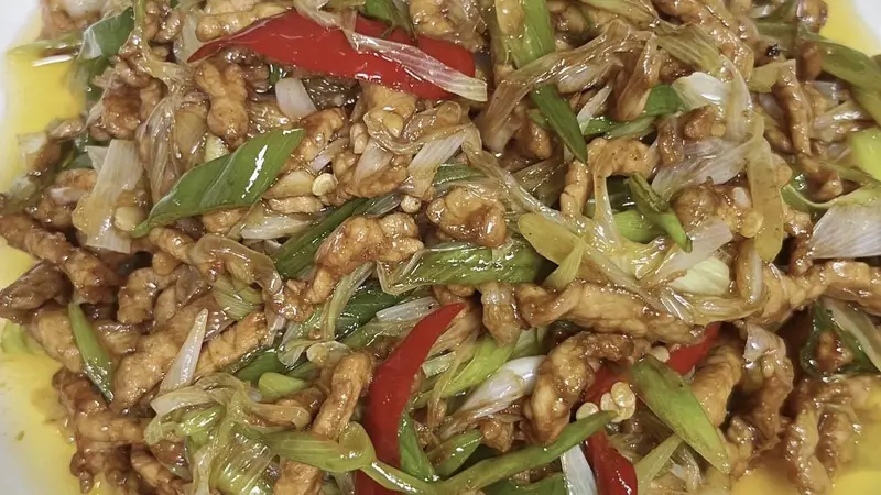 葱爆肉丝:3步炒出家常菜里的王者滋味