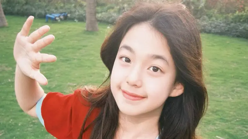 刘畊宏晒女儿13岁生日照 小泡芙亭亭玉立获赞